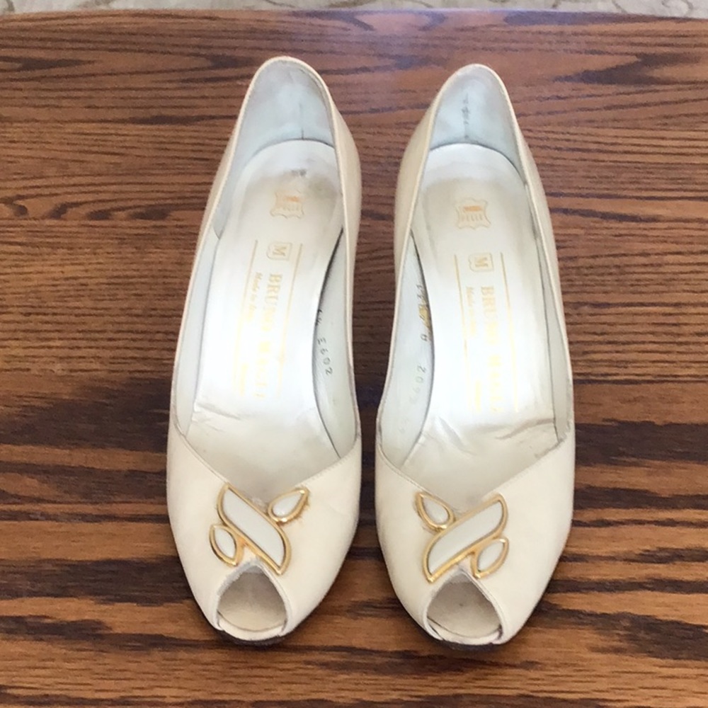 Bruno Magli open toe pump. Size 6 1/2 AA leather pump. Previously owned.